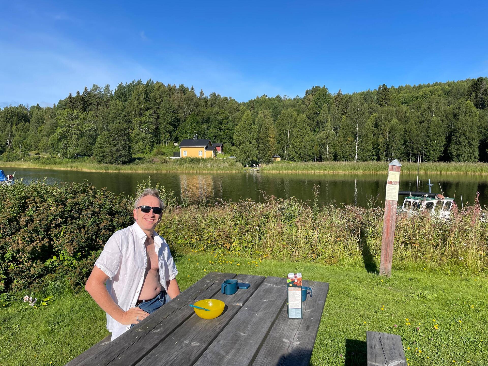 Breakfast in the sunshine