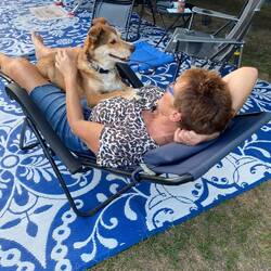 Vera geniest den Besuch von Kaylee ...