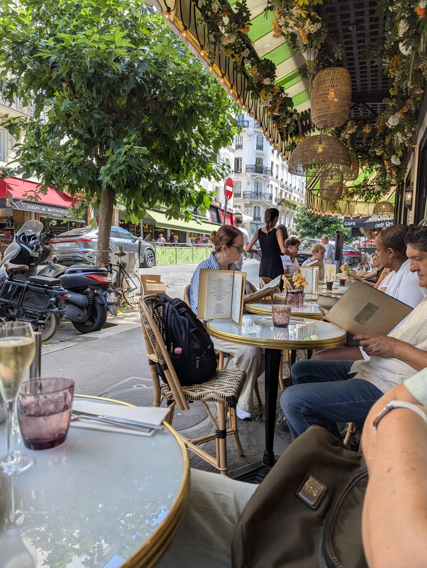 das ist das typische Bistro-Mobiliar