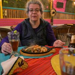Zum leckeren Essen darf eine Michelada mit Modelo Negra nicht fehlen