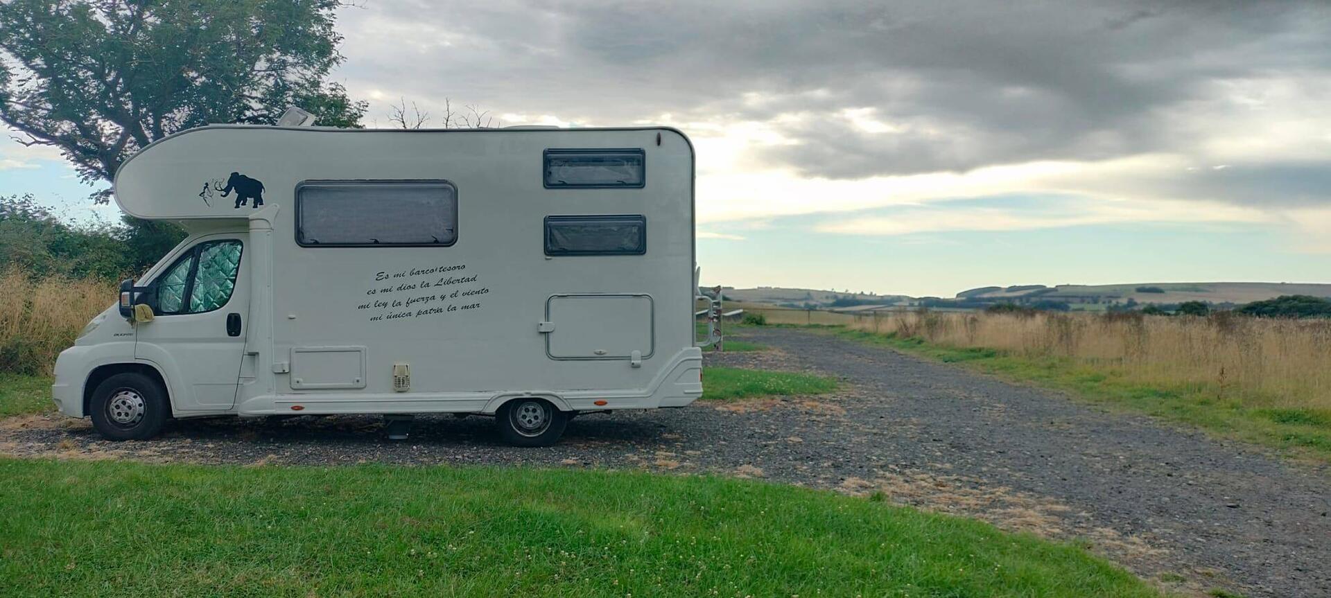 Área de autocaravanas a tope