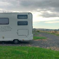 Área de autocaravanas a tope