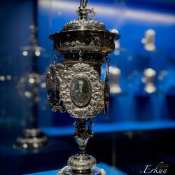 Journeymen Shoemakers' Welcome Cup (Hans Pettersen Blytt; 1711) ... Kode Art Lysverket — Bergen.