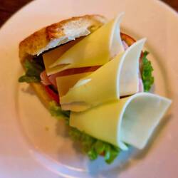 BAGUETTE AU POULET - Baguette mit Hühnchen