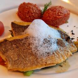 FILET DE DORADE POÊLÉ - gebratenes Doradenfilet mit provenzalisches Gemüse und Tomaten-Couscous