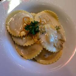 TORTELLI DE SAUMON - mit Lachs gefüllte Tortelli an Artischocken und Limonen-Rahm