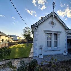 307 Military road - Fisher residence