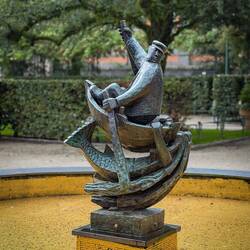 "Fiskeren" (Fisherman) by Arne Vinje Gunnerud; 1971 ... Byparken — Bergen, Norway.