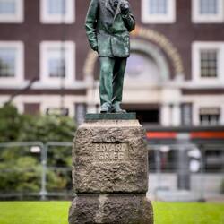 Edvard Grieg, composer & pianist ... a favorite son of Norway ... Byparken — Bergen, Norway.