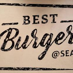 Kurzer Zwischenstopp zum Mittagessen für den kleinen Hunger im "Best Burger@Sea"