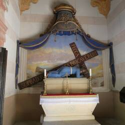 Jesus fällt unter dem Kreuz