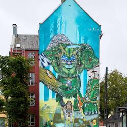 Mural on our way to the city center ... OK, yes, I did a short detour to photograph it — Bergen.