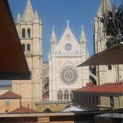 Von der Dachterrasse unseres Hotels aus hat man einen hervorragenden Blick auf die Kathedrale