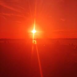 Sonnenfinsternis mit einem Filmstreifen gesehen