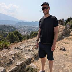 Paul auf dem Burggelände