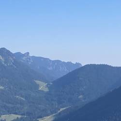Im Hintergrund die "schlafende Hexe"