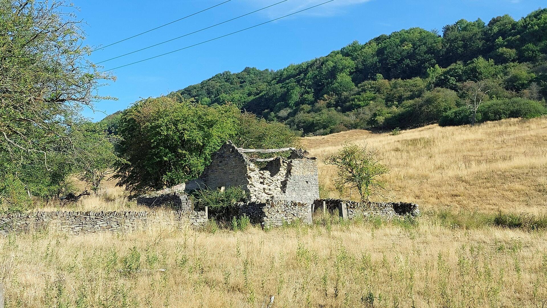 En route to Stoney Middleton; old farm building