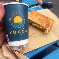 Le chaï latte et le poulet mayo de chez Runda