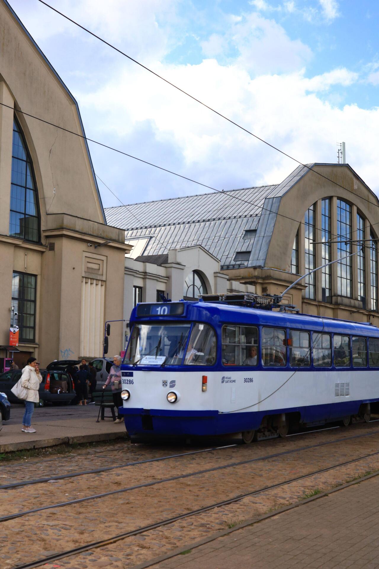 Der Markt in den Zeppelinhallen