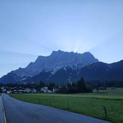 Zugspitzgebiet oben erstrahlt