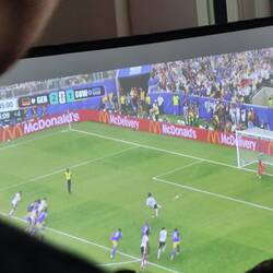 Zum Fußballgucken in der Kirche...
