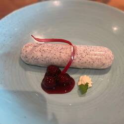 MOHN-QUARK-DESSERT Quarkmousse mit Mohn und Kirschragout