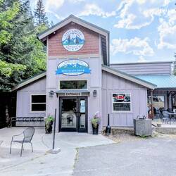 Tak tenhle pivovar mám asi 50 metrů od stanu 😋🍺