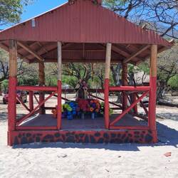 Ein kolumbianischer SCHREIN am Strand