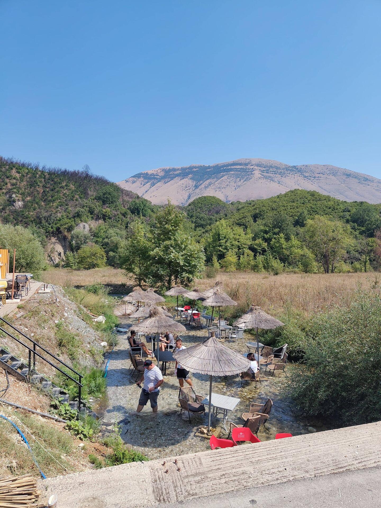 Eine Bar in einem Fluss