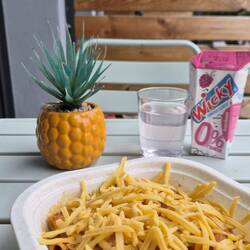 Macaroni met cheddar en een wickietje erbij.