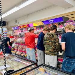 Freitags gibt's auf Süßigkeiten Prozente - Stimmung wie beim Sommerschlussverkauf!