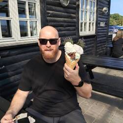 7 scoop icecream, with extras