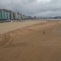 The far end of Playa de San Lorenzo...