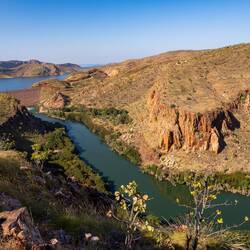 Ord River mit Staumauer zum See