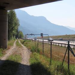 Kein Zugang zur Raststätte, aber kilometerweit neben der Autobahn