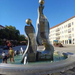 Brunnen, der Elbe und Mulde symbolisiert