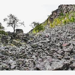 Eine Fels- und Steinlandschaft rundum..