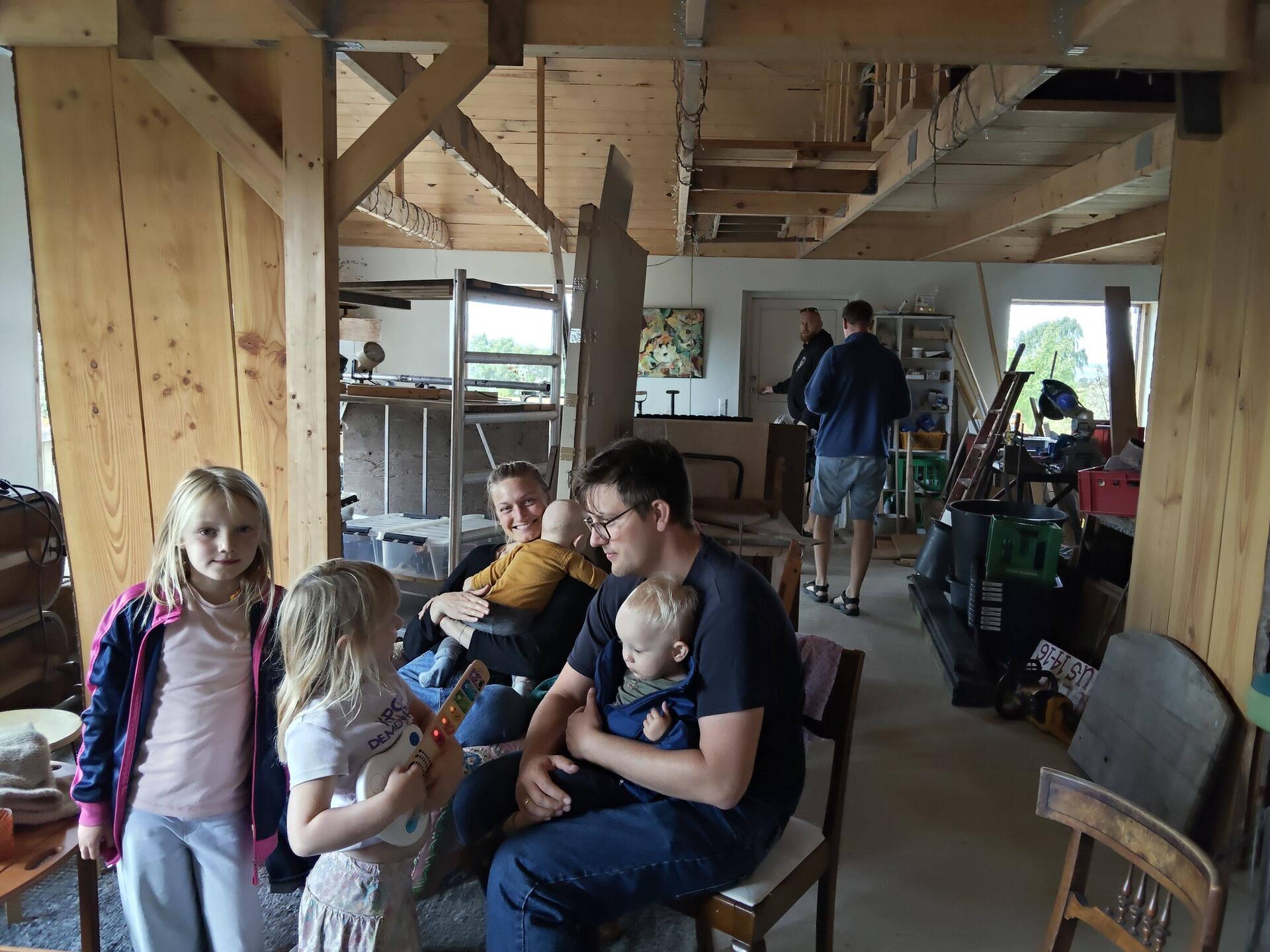 Malte nursing Dirch, with Mia, 2 daughters and 4 month old son