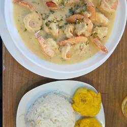 Camarones con pulpa de cangrejo al ajillo 😋