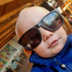 Dirch loves Jim's sunnies