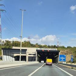 Door de Beveren (tol)tunnel.