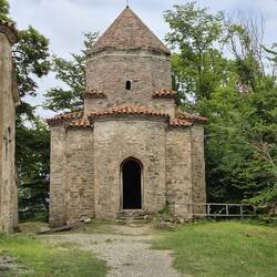 Um das Kloster herum war was los.