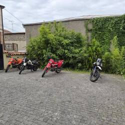 Und morgen geht mit den Mopeds dann Offroad los.