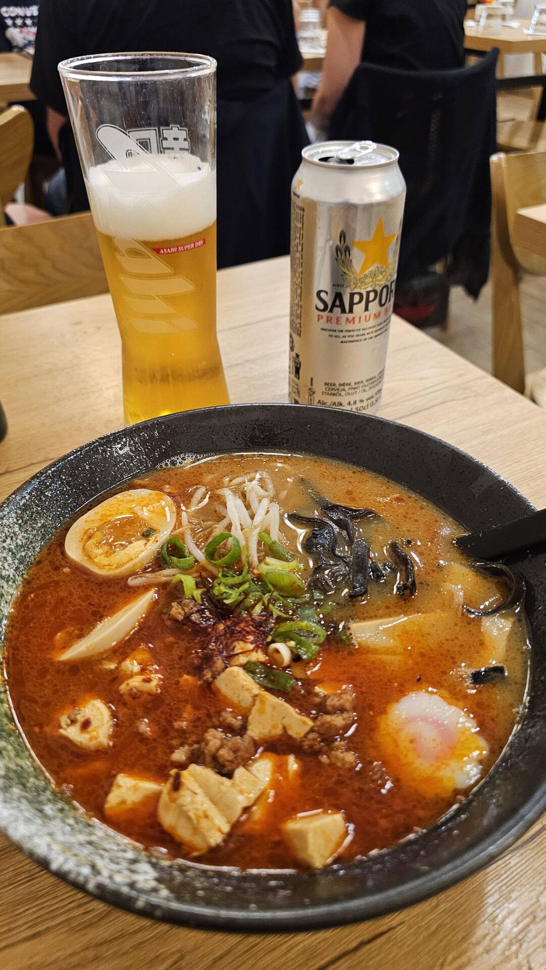 Spicy Ramen (en 5'er) og en øl