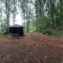 Links det Wolkenstein, rechts der Bertenauer Kopf