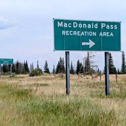 Na vrcholu Mac Donald Pass, 1920 m n. m.
