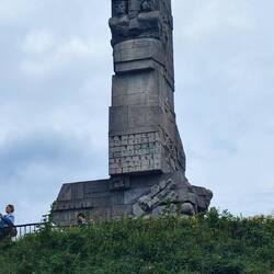 Denkmal der Verteidiger der Westerplatte. „NIGDY WIĘCEJ WOJNY“ „Nie wieder Krieg.“
