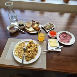 Ersatz-Frühstück von Vera, hätte für die ganze Truppe gereicht.