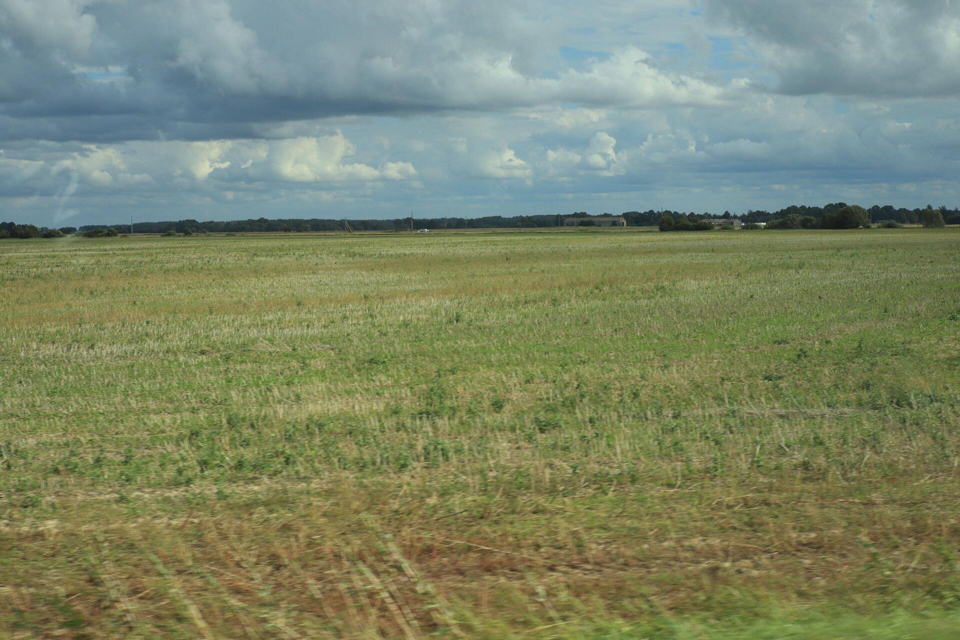 Fahrt durch einsames Land