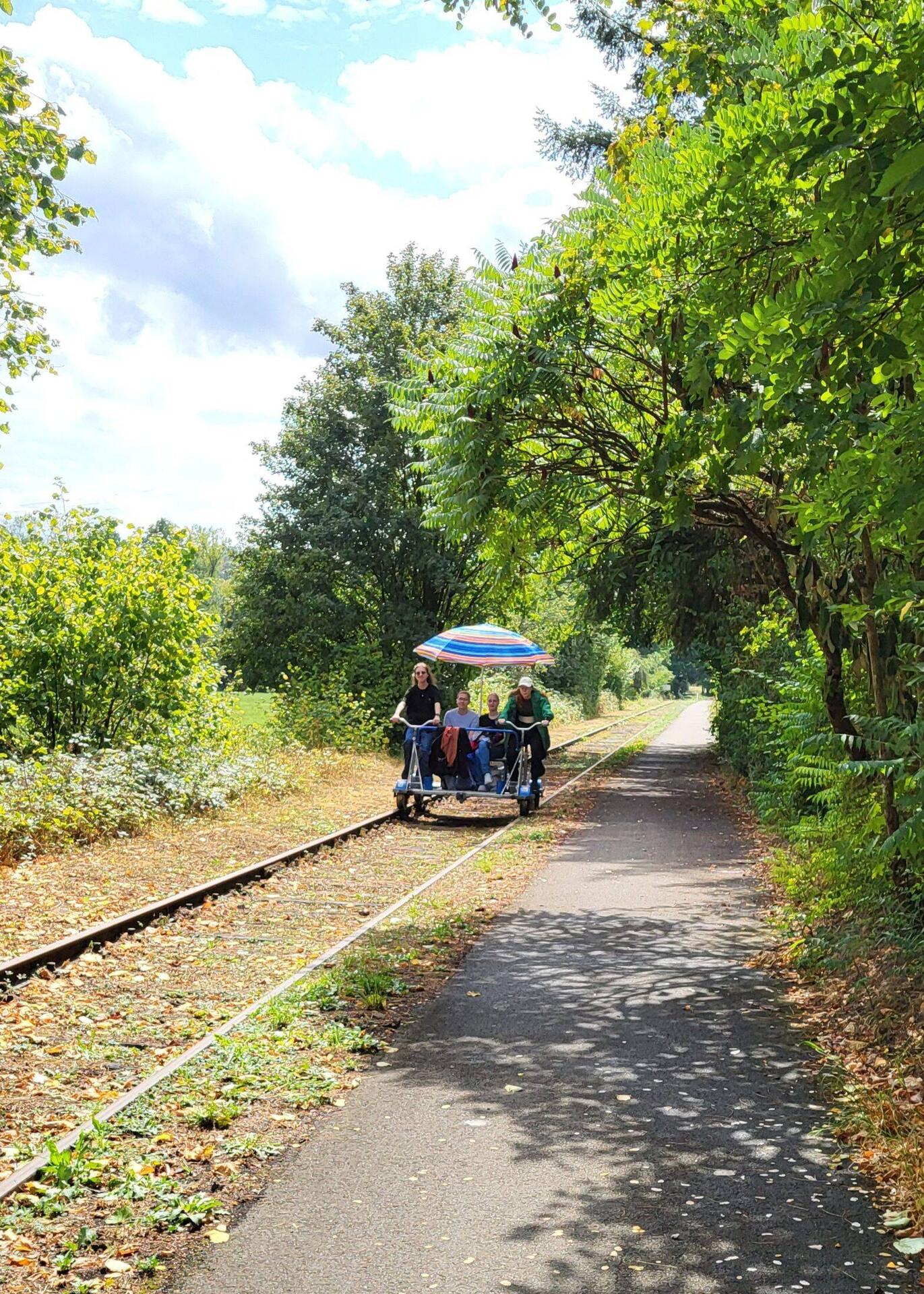 Heute gibt es reichlich Draisinenverkehr.